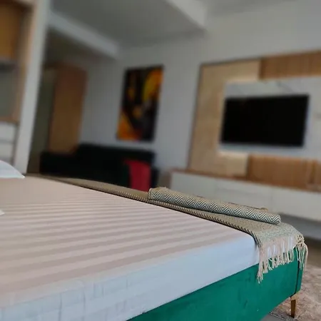 Raya Del Mar 35